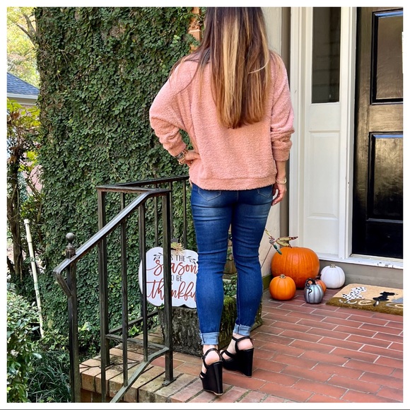 #01 So soft Kangaroo pocket loose fit top - Picture 3 of 6